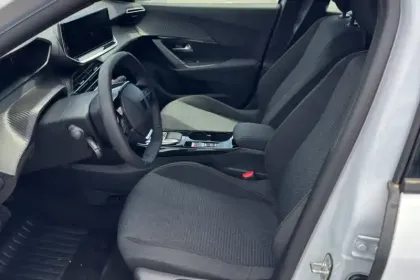 Photo 9 Peugeot 2008  Electrique 54 kWh 156 ch