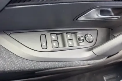 Photo 19 Peugeot 2008  Electrique 54 kWh 156 ch