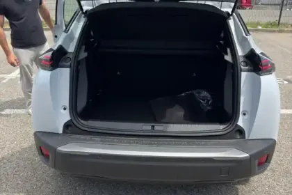 Photo 8 Peugeot 2008  Electrique 54 kWh 156 ch