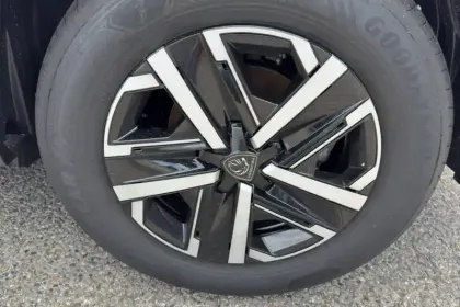 Photo 12 Peugeot 2008  Electrique 54 kWh 156 ch