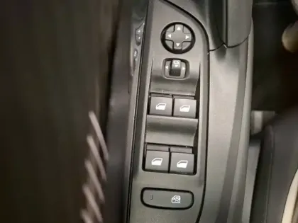 Photo 25 Peugeot 2008  Hybrid 145 e-DCS6
