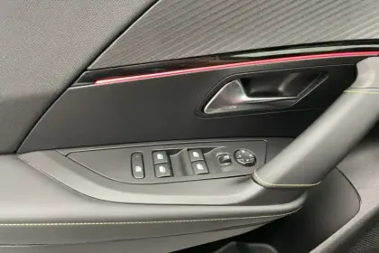 Photo 21 Peugeot 2008  Electrique 136 ch
