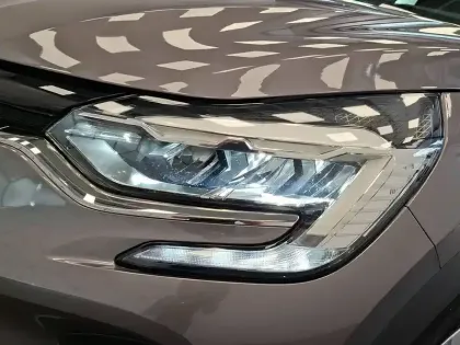 Photo 35 Renault Captur  E-Tech full hybrid 145