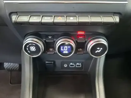 Photo 26 Renault Captur  E-Tech full hybrid 145