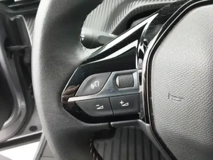 Photo 13 Peugeot 2008  PureTech 100 S&S BVM6