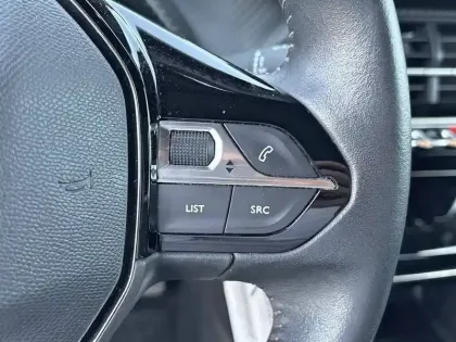 Photo 17 Peugeot 2008  PureTech 100 S&S BVM6