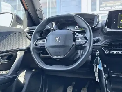 Photo 8 Peugeot 2008  PureTech 100 S&S BVM6