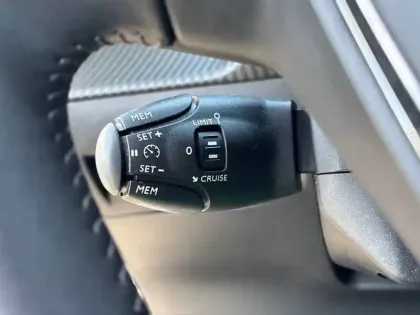 Photo 20 Peugeot 2008  PureTech 100 S&S BVM6