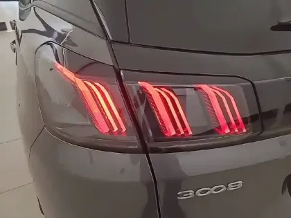Photo 16 Peugeot 3008  Hybrid 225 e-EAT8