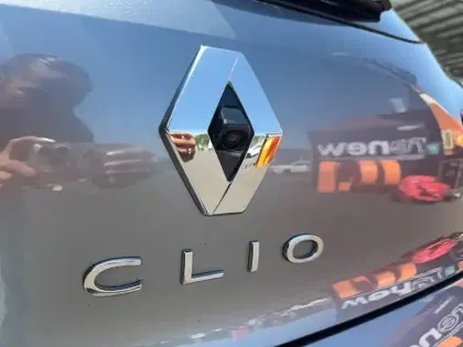 Photo 8 Renault Clio  E-Tech full hybrid 145