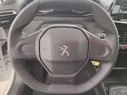 Photo 31 Peugeot 208  PureTech 75 S&S BVM5