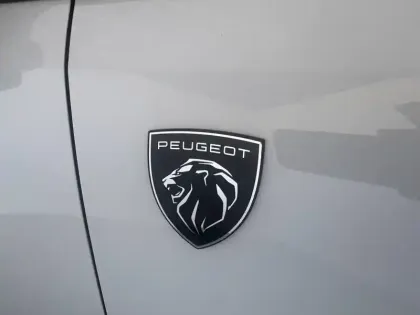 Photo 35 Peugeot 3008  Hybrid 145 e-DCS6