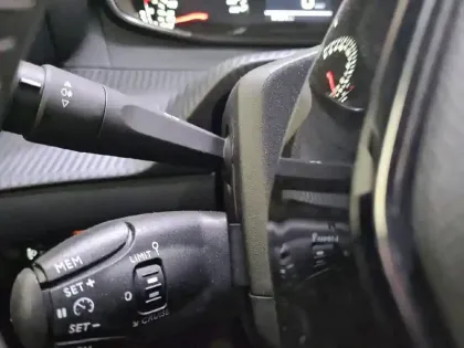 Photo 28 Peugeot 208  PureTech 75 S&S BVM5