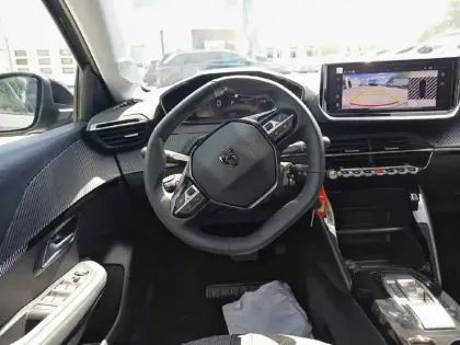 Photo 8 Peugeot 208  Hybrid 110 ch e-DCS6