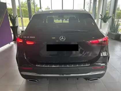 Photo 17 Mercedes GLA  180 7G-DCT