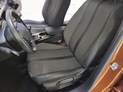 Photo 31 Peugeot 2008  PureTech 100 S&S BVM6