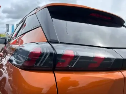Photo 16 Peugeot 2008  PureTech 100 S&S BVM6