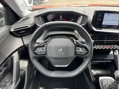 Photo 8 Peugeot 2008  PureTech 100 S&S BVM6
