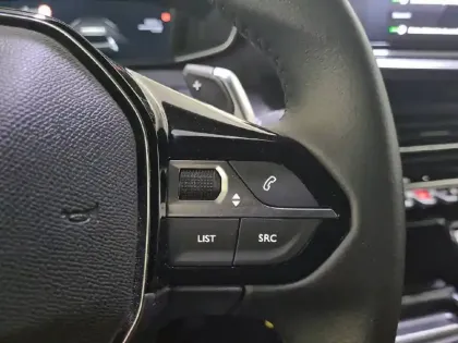 Photo 27 Peugeot 2008  Hybrid 145 e-DCS6