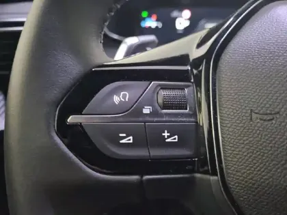 Photo 26 Peugeot 2008  Hybrid 145 e-DCS6