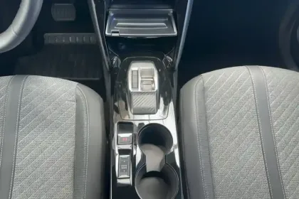Photo 20 Peugeot 2008  Hybrid 145 e-DCS6