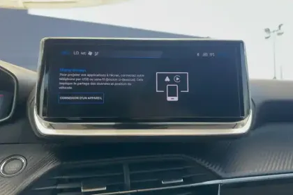 Photo 17 Peugeot 2008  Hybrid 145 e-DCS6