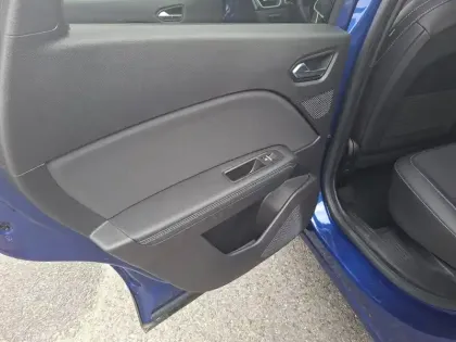 Photo 13 Renault Captur  E-Tech full hybrid 145 ch