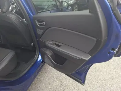 Photo 15 Renault Captur  E-Tech full hybrid 145 ch