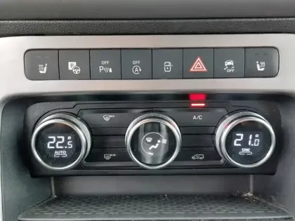 Photo 8 Mercedes CLA T 180 d PROGRESSIVE Standard