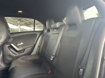 Photo 15 Mercedes Classe A 200 d AMG Line