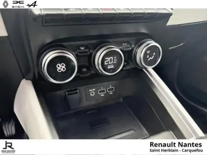 Photo 8 Renault Clio  1.6 E-Tech hybride 145ch Techno