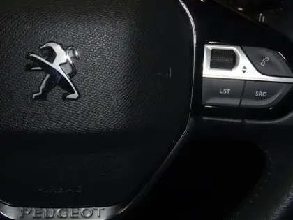 Photo 14 Peugeot 208  e- 136ch Style