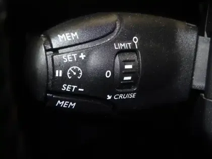Photo 12 Peugeot 208  e- 136ch Like