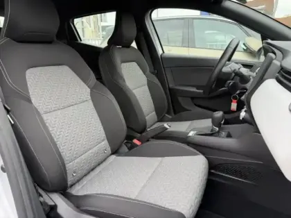 Photo 9 Renault Clio  1.6 E-Tech 140ch Limited -21
