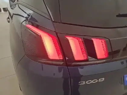 Photo 16 Peugeot 3008  PureTech 130ch S&S EAT8