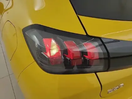Photo 16 Peugeot 208  PureTech 75 S&S BVM5