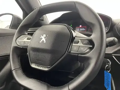 Photo 28 Peugeot 2008  PureTech 100 S&S BVM6