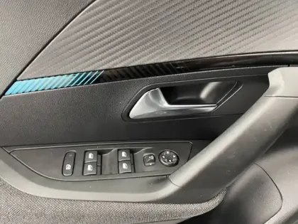 Photo 31 Peugeot 2008  PureTech 100 S&S BVM6