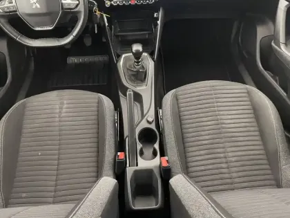 Photo 24 Peugeot 2008  PureTech 100 S&S BVM6