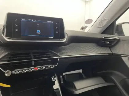 Photo 27 Peugeot 2008  PureTech 100 S&S BVM6