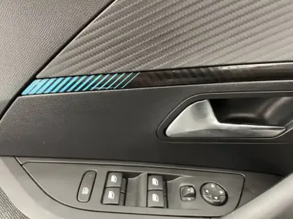 Photo 31 Peugeot 2008  PureTech 100 S&S BVM6