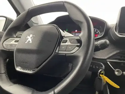 Photo 28 Peugeot 2008  PureTech 100 S&S BVM6
