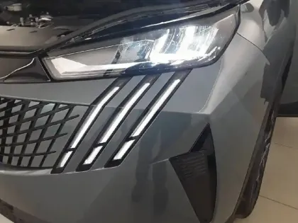Photo 13 Peugeot 3008  Hybrid 145 e-DCS6