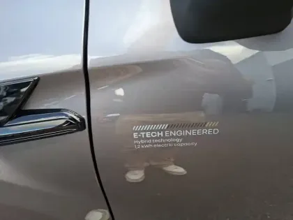 Photo 10 Renault Captur  E-Tech full hybrid 145