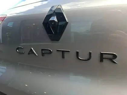 Photo 14 Renault Captur  E-Tech full hybrid 145