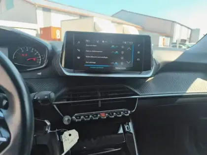 Photo 24 Peugeot 2008  PureTech 130 S&S BVM6
