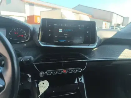 Photo 23 Peugeot 2008  PureTech 130 S&S BVM6