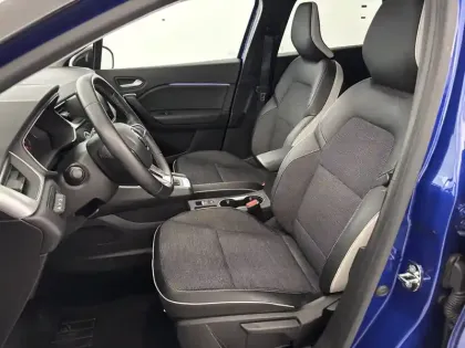 Photo 18 Renault Captur  E-Tech full hybrid 145