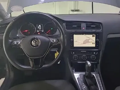 Photo 7 Volkswagen Golf  1.0 TSI 115 DSG7