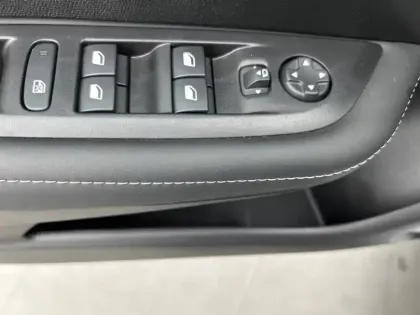 Photo 42 Peugeot 208  Hybrid 110 e-DCS6